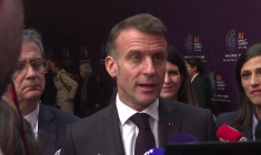 Macron "ne croit pas en un ordre international qui se résume" à "suzerain - vassal"