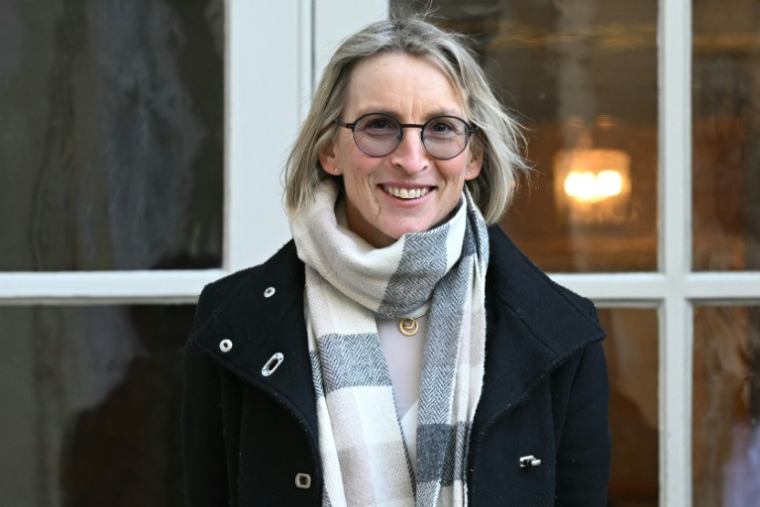 La présidente du syndicat agricole Coordination rurale, Véronique Le Floc'h, arrive pour une réunion à l'hôtel Matignon, à Paris, le 13 janvier 2025 ( AFP / Bertrand GUAY )