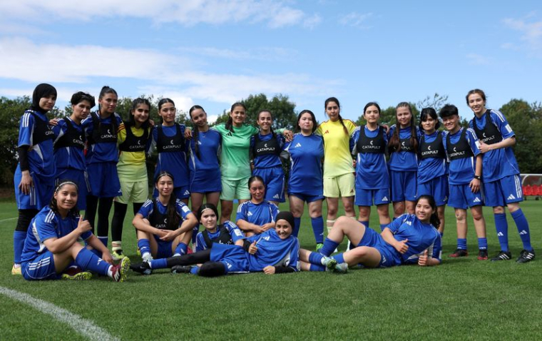 Des réfugiées afghanes s'entraînent en Angleterre pour constituer une équipe de football de 23 joueurs