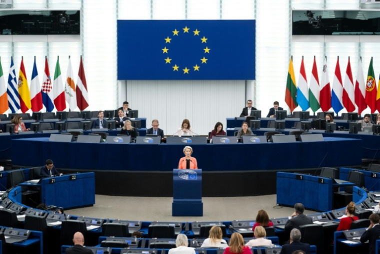 La présidente de la Commission européenne, Ursula von der Leyen, lors d'une session plénière au Parlement européen, le 20 mai 2026 à Strasbourg, dans le Bas-Rhin ( AFP / SEBASTIEN BOZON )