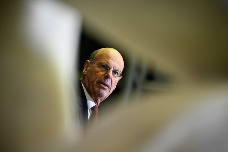 Eric Lombard, le 23 décembre 2024, à Paris ( AFP / JULIEN DE ROSA )