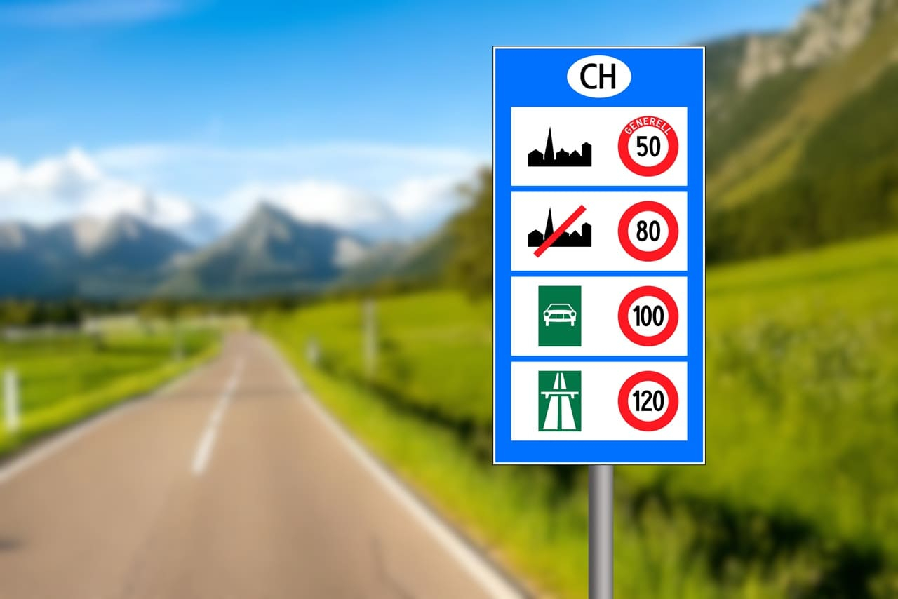 (Avant de partir en vacances en Europe, étudiez les règles du code de la route du pays de destination pour éviter les amendes ! - Visuel Adobe Stock)