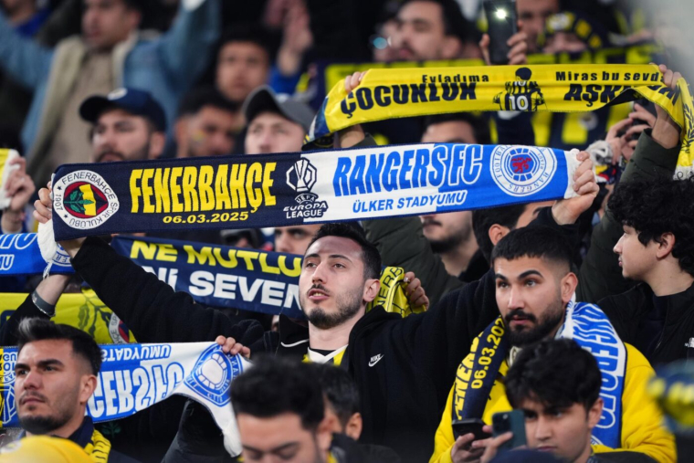 Frustrés, des fans de Fenerbahçe vandalisent le stade des Rangers