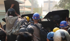 BIRMANIE: LES MANIFESTATIONS REPRENNENT APRÈS DES RAIDS NOCTURNES