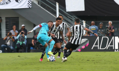 Neymar expulsé après avoir marqué de la main avec Santos