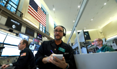 Les traders travaillent sur le parquet de la Bourse de New York (NYSE)