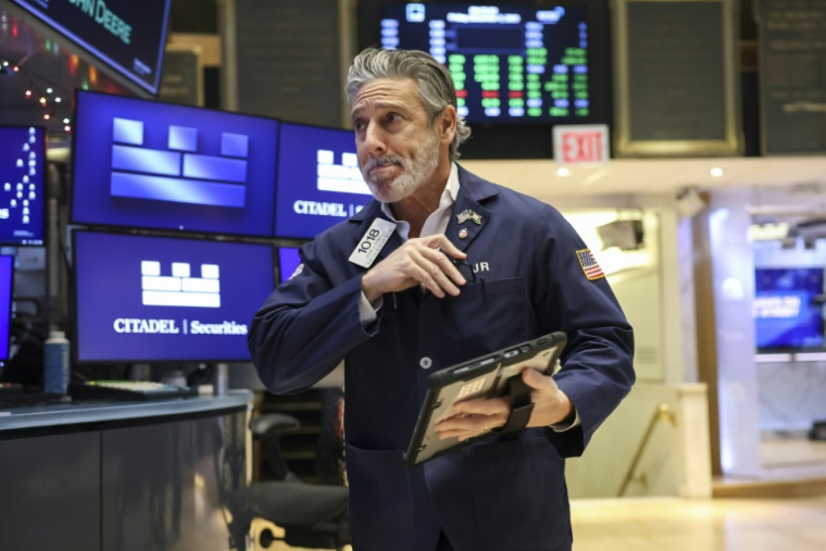 Un opérateur à la Bourse de New York le 5 décembre 2025 ( AFP / ANGELA WEISS )