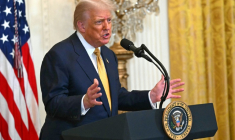 Le président américain Donald Trump prononce un discours lors d'une réception avec des membres républicains du Congrès à la Maison Blanche à Washington, le 22 juillet 2025 ( AFP / ANDREW CABALLERO-REYNOLDS )