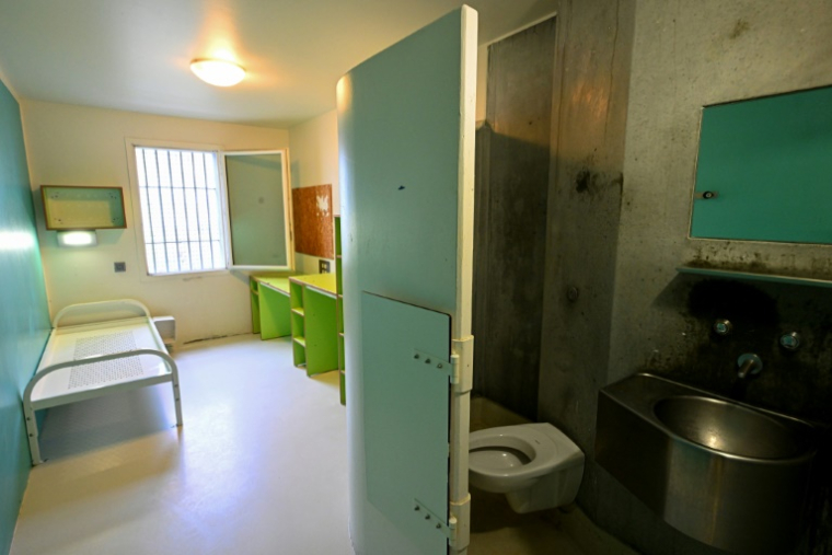 Une cellule de la prison de Vendin-le-Vieil, dans le Pas-de-Calais, le 10 avril 2025 ( AFP / FRANCOIS NASCIMBENI )