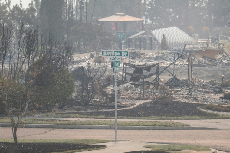 Des habitations détruites par les flammes à Spokane, dans l'Etat de Washington, le 2 août 2026 ( AFP / Erick Doxey )