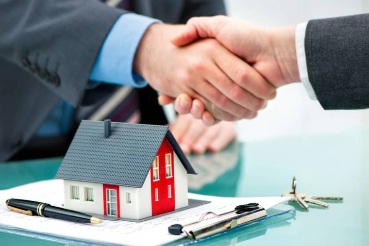 Devez-vous domicilier vos revenus chez la banque qui vous accorde un prêt immobilier ? / iStock.com - AlexRaths