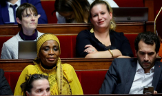 Les députés débattent du projet de réforme des retraites du gouvernement français à l'Assemblée nationale à Paris