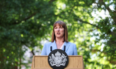 La ministre britannique des Finances Rachel Reeves s'exprime à Londres