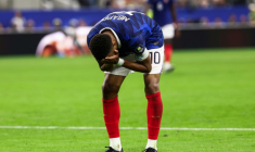 Le désarroi de Kylian Mbappé après l'élimination de la France par l'Espagne en demi-finale de la Coupe du monde au AT&T Stadium d'Arlington, près de Dallas, le 14 juillet 2026 ( AFP / FRANCK FIFE )