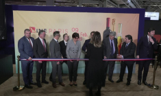 Emmanuel Macron inaugure le salon "Wine Paris"