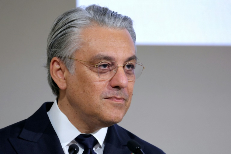 Luca De Meo, nouveau directeur général du groupe français de mode et de luxe Kering, s'exprime lors de l'assemblée générale des actionnaires du groupe, au siège de Kering à Paris, le 9 septembre 2025 ( AFP / Thomas SAMSON )