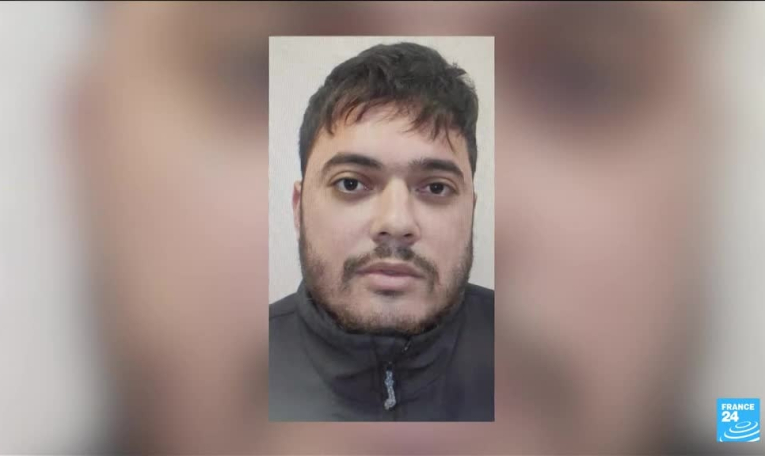 Attaque d'un fourgon pénitentiaire : 350 enquêteurs mobilisés pour retrouver les fugitifs