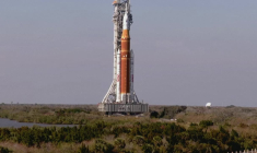 Retour au hangar pour la fusée lunaire de la Nasa, qui doit subir des réparations