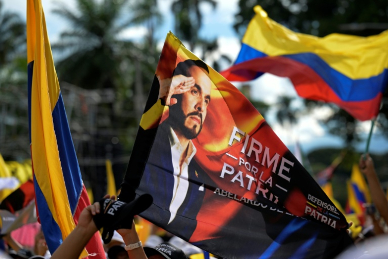 Un drapeau du candidat à la présidentielle colombienne Abelardo de la Espriella, à Buga en Colombie, le 14 juin 2026 ( AFP / JOAQUIN SARMIENTO )