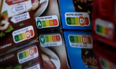 Les nouvelles règles du Nutri-Score "ont réveillé les lobbies, très actifs dans ce domaine" indique Serge Hercberg, professeur de nutrition à l'université Sorbonne Paris Nord ( AFP / LOIC VENANCE )