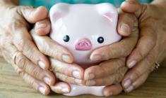 Placement en maison de retraite : quelles options pour limiter les dépenses ? - iStock.com / piyaset