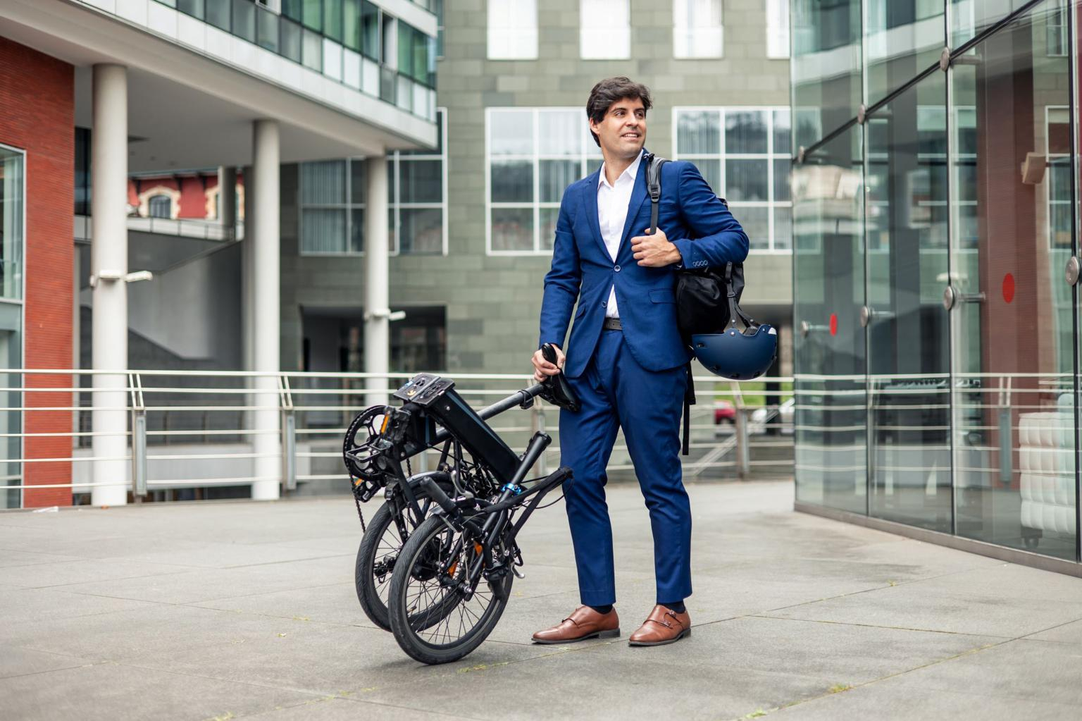 De 500 euros à 2.000 euros, les modèles de vélo électrique proposés s’adressent à tous les budgets. ( crédit photo : Shutterstock )