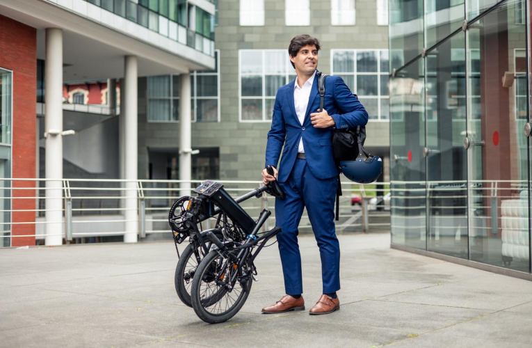 De 500 euros à 2.000 euros, les modèles de vélo électrique proposés s’adressent à tous les budgets. ( crédit photo : Shutterstock )