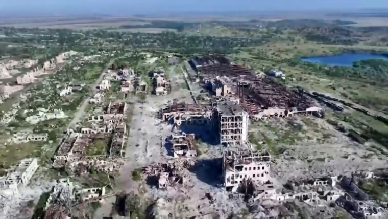 Les ruines de la petite ville de Tchassiv Iar, est de l'Ukraine - selon des images fournies par l'armée russe le 31 juillet 2025 ( Russian Defence Ministry / Handout )