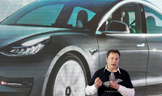 MUSK DIT AVOIR CONTACTÉ APPLE PAR LE PASSÉ POUR REVENDRE TESLA