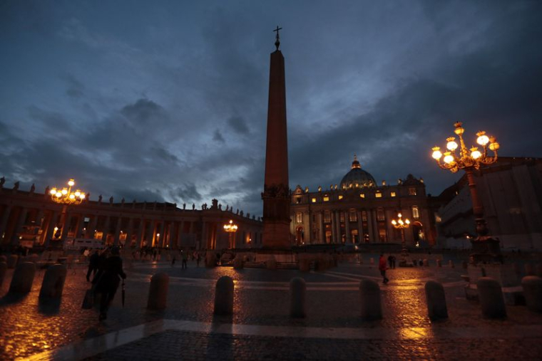 Vue générale de la place Saint-Pierre au Vatican