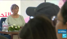 Deux ans après le coup de force de Kaïs Saïed : la crise politique se poursuit, l'opposition manifeste en Tunisie