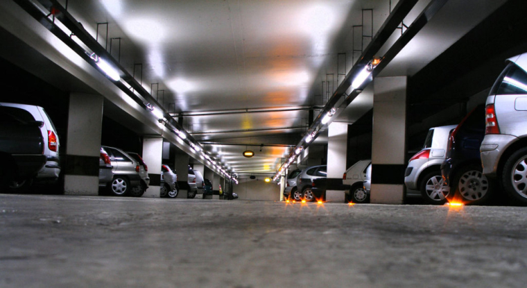 Dans vos recherches, privilégiez les quartiers où il est difficile de se garer. (© Fotolia)