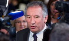 FRANÇOIS BAYROU PROPOSE UNE "BANQUE" DE PARRAINAGES POUR LA PRÉSIDENTIELLE