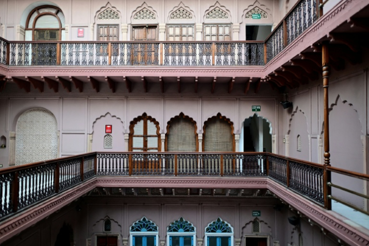 L'intérieur du Dharampura Haveli, un haveli du XVIIIe siècle transformé en hôtel de charme dans le vieux quartier de Delhi, le 2 février 2026 en Inde ( AFP / Manan VATSYAYANA )