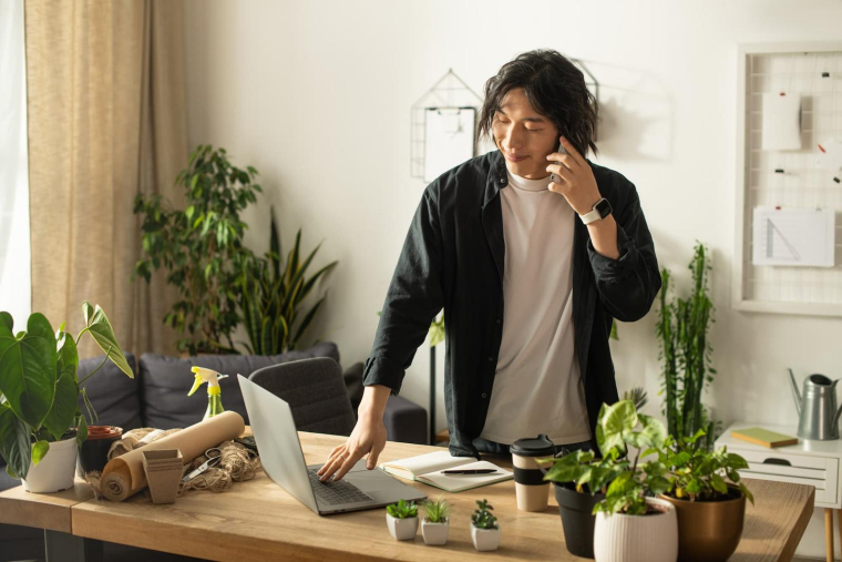 À 25 ans et sans CDI, Axel a réussi à acheter un appartement à 234 000 euros grâce à un montage immobilier avec ses parents ( Shutterstock )