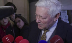 Procès en appel du RN: Bruno Gollnisch dénonce une "escroquerie au jugement"