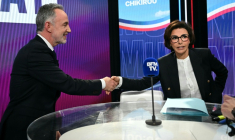Rachida Dati, candidate LR à la mairie de Paris, et Emmanuel Grégoire, député PS et Apparentés et candidat à la mairie de Paris, sur le plateau avant un débat télévisé organisé par BFMTV à Paris, le 18 mars 2026 ( AFP / Bertrand GUAY )