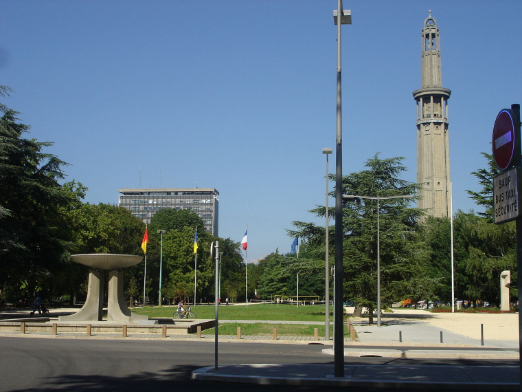 Le parc Paul-Mistral et la tour Perret (Crédit photo: simdaperce - Wikimedia Commons)