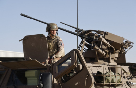 Un militaire français à Amman, en Jordanie, le 22 décembre 2023. ( AFP / LUDOVIC MARIN )