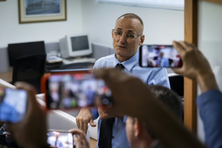 Le dissident cubain José Daniel Ferrer arrive pour une conférence de presse à Miami, le 13 octobre 2025 en Floride ( AFP / Marco BELLO )