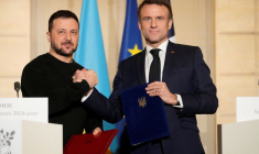 Le président français Emmanuel Macron et le président ukrainien Volodimir Zelensky au palais de l'Élysée à Paris