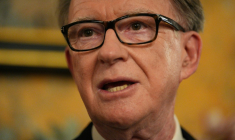 (ARCHIVES) L'ex-ambassadeur britannique aux Etats-Unis Peter Mandelson lors d'une réception en l'honneur du Premier ministre Keir Starmer à Washington, le 26 février 2025 ( POOL / Carl Court )