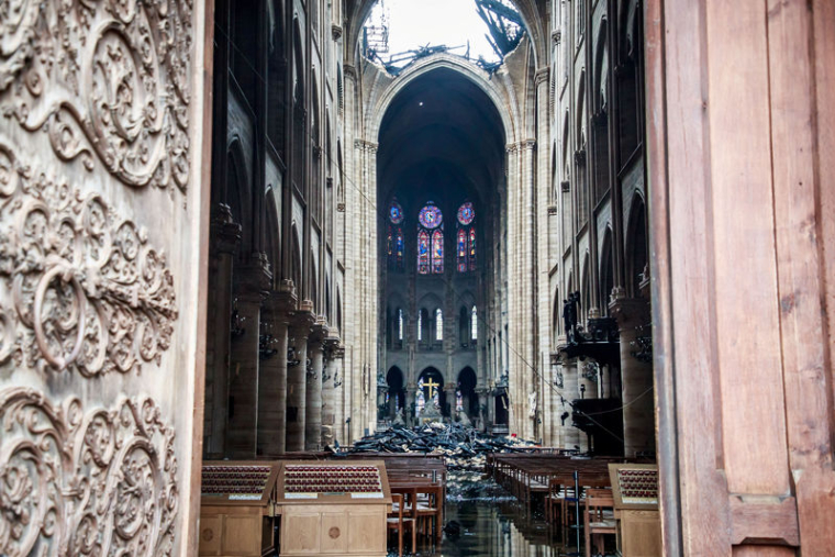 UNE "ERREUR" DE REBÂTIR NOTRE-DAME À L'IDENTIQUE, SELON UN EXPERT