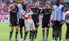 Le visage de Goretzka imprimé sur un short