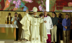 Le pape Léon XIV pendant une veillée de prières avec des jeunes sur la place de Lima à Madrid, le 6 juin 2026 ( AFP / Thomas COEX )