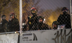 LA POLICE DU MINNESOTA PROMET DE NE PAS ARRÊTER LES JOURNALISTES QUI COUVRENT LES MANIFESTATIONS