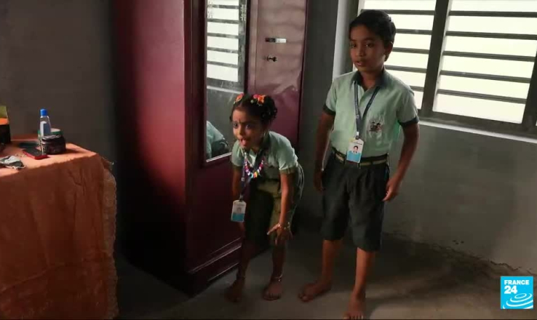 En Inde, un uniforme mixte : une tenue unisexe qui fait progresser les mentalités