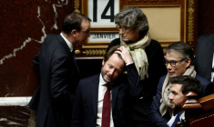 un débat suivant le discours de politique générale du Premier ministre français à l'Assemblée nationale à Paris