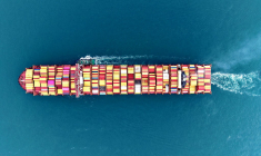 Un porte-conteneurs, au large du port de Qingdao (Chine), en septembre 2025 ( AFP / - )