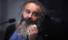 Le Saoudien Taleb Jawad al-Abdulmohsen dans la salle d'audience à Magdebourg, dans l'est de l'Allemagne, le 10 novembre 2025 ( AFP / RONNY HARTMANN )